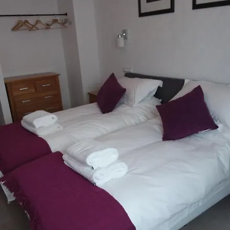 Casa Clavero بيت ضيافة 3*